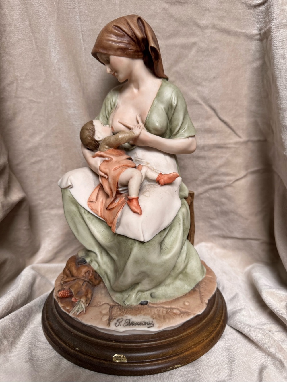 Beautiful Giuseppe Armani Sculpture Mother & Child Breastfeeding